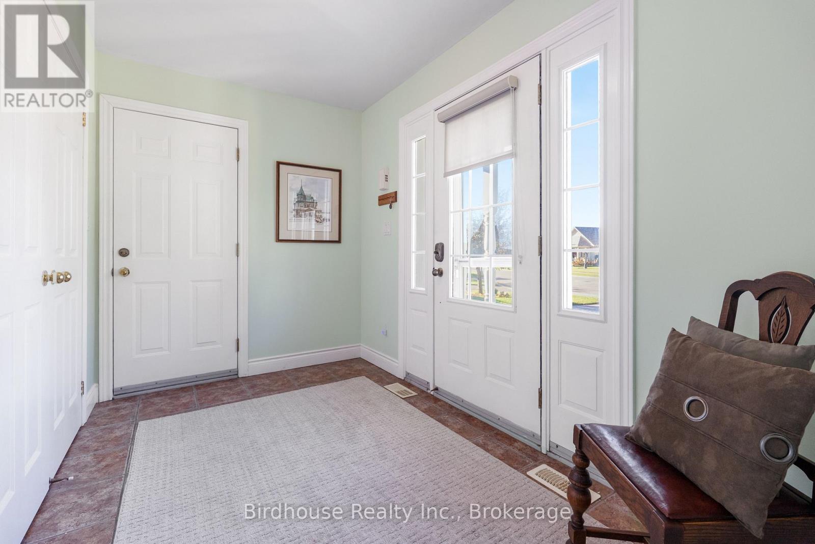 34 Lori Boulevard, Kawartha Lakes (Lindsay), Ontario  K9V 6B6 - Photo 4 - X14111252