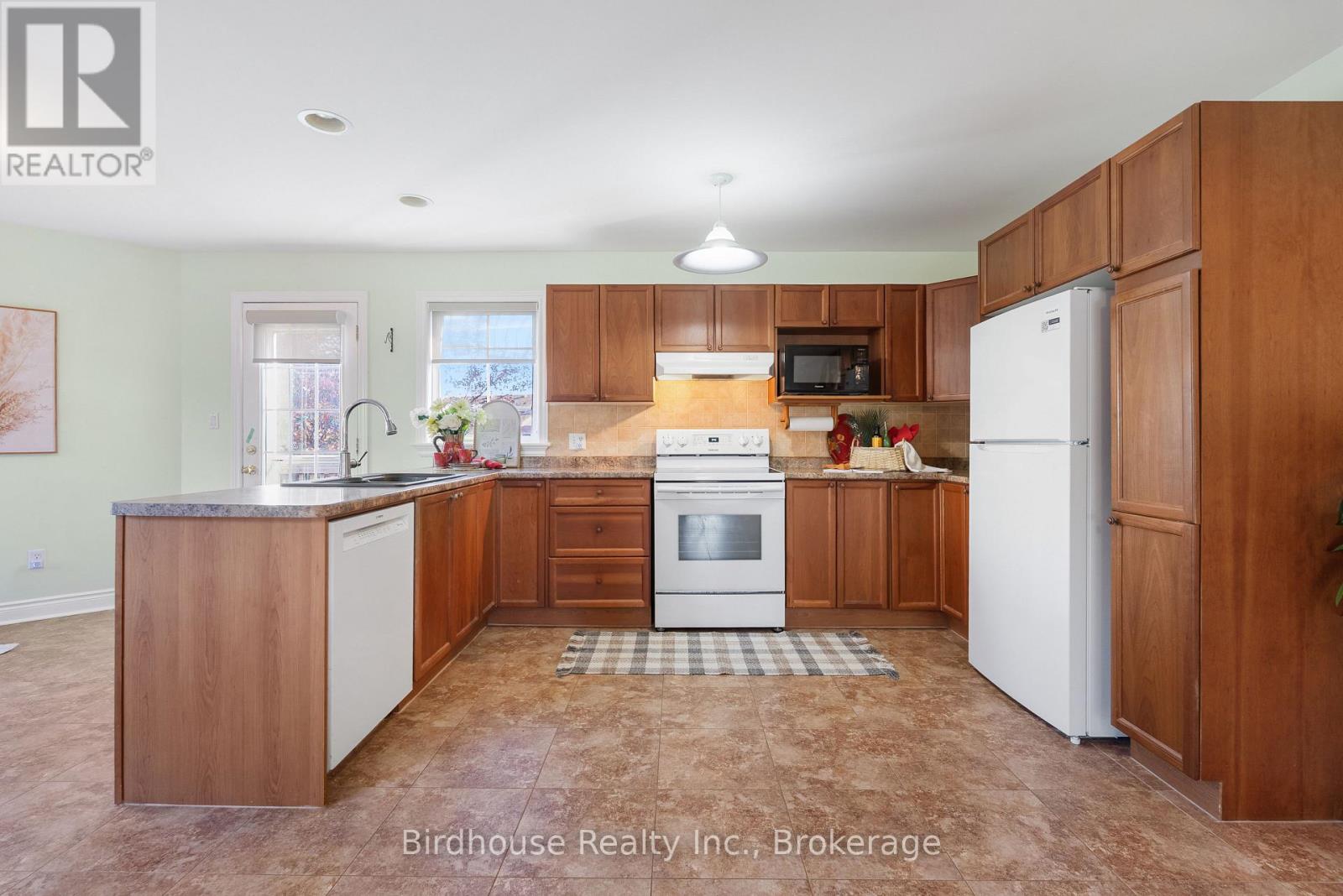 34 Lori Boulevard, Kawartha Lakes (Lindsay), Ontario  K9V 6B6 - Photo 8 - X14111252