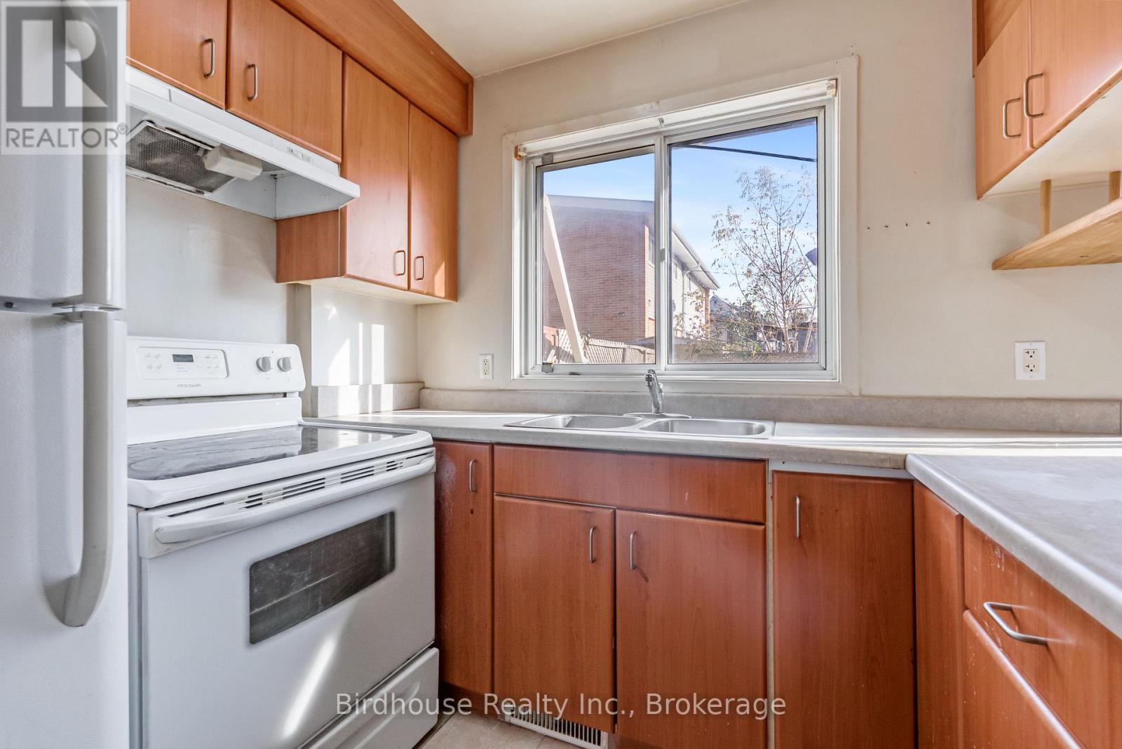 16 Logie Street, Kawartha Lakes (Lindsay), Ontario  K9V 1B8 - Photo 12 - X14116894