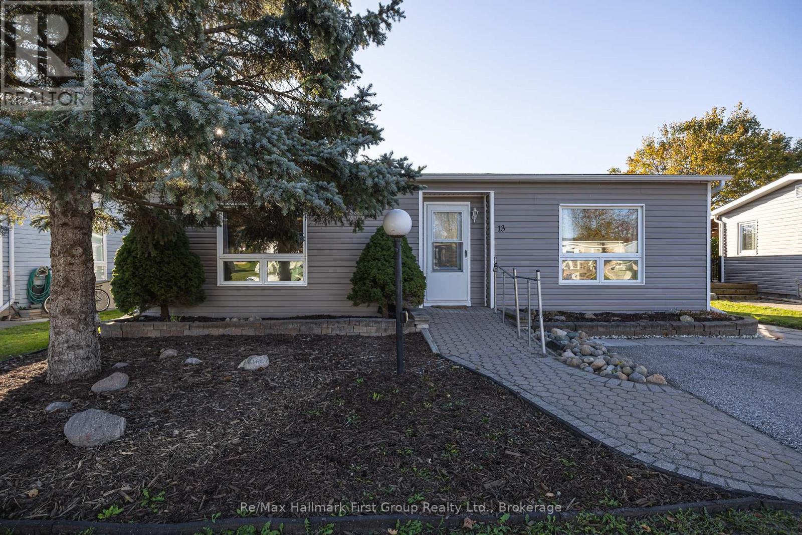 13 HERITAGE LANE, clarington (newcastle), Ontario