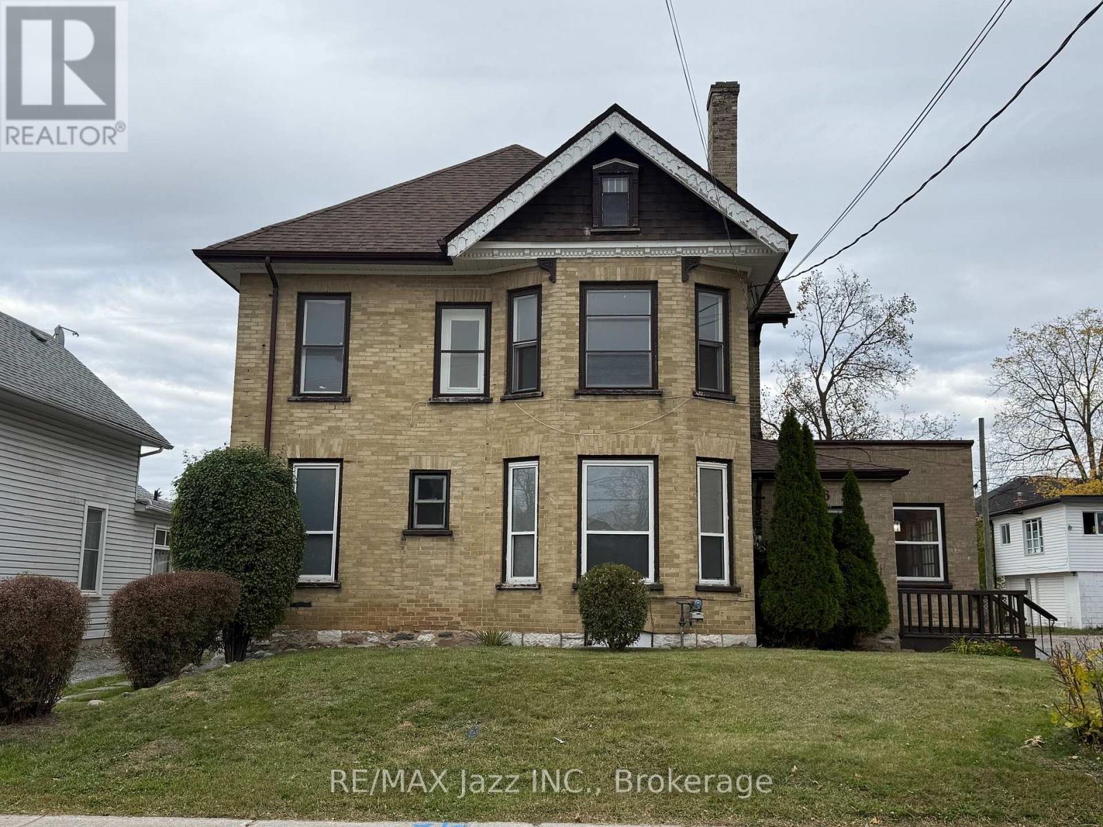 166 Dublin Street, Peterborough (Town Ward 3), Ontario  K9H 3B5 - Photo 2 - X14119430