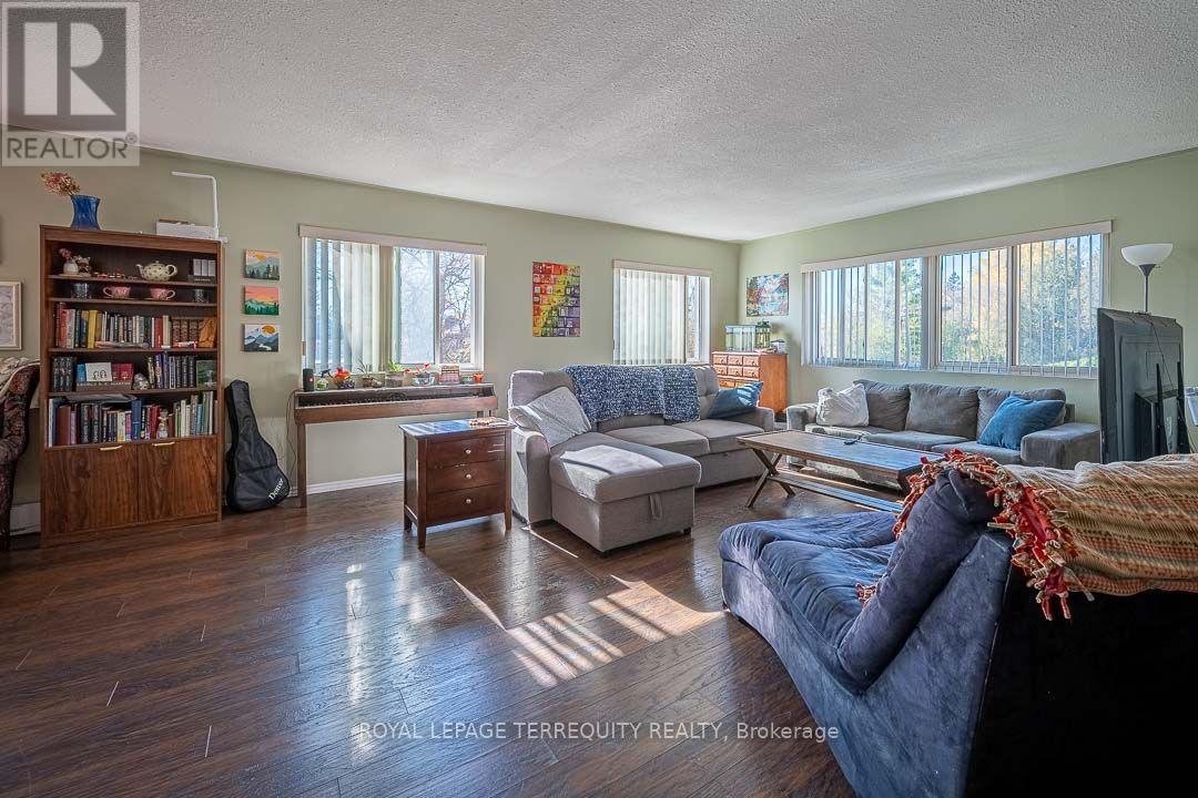 211 - 475 Parkhill Road W, Peterborough (Town Ward 3), Ontario  K9H 7M5 - Photo 11 - X14119494