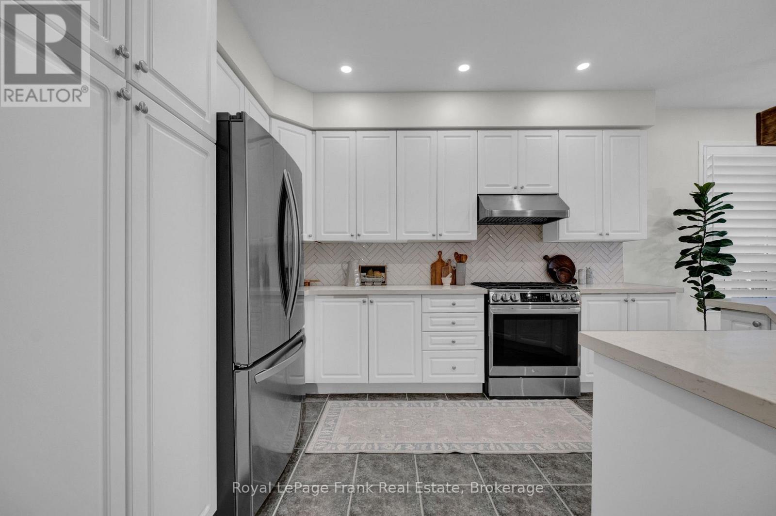 166 Harmer Drive, Clarington (Newcastle), Ontario  L1B 1P9 - Photo 5 - E14125362