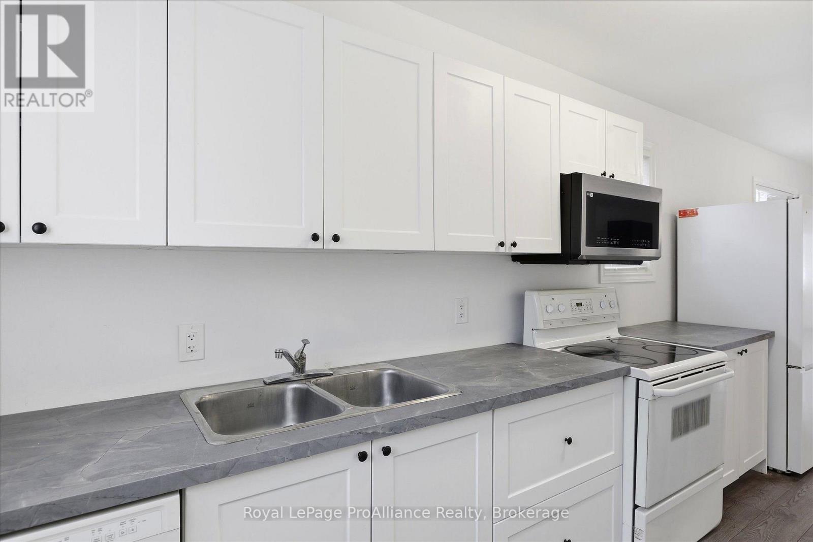 1310 Clonsilla Avenue, Peterborough (Town Ward 3), Ontario  K9J 5Z2 - Photo 16 - X14128330