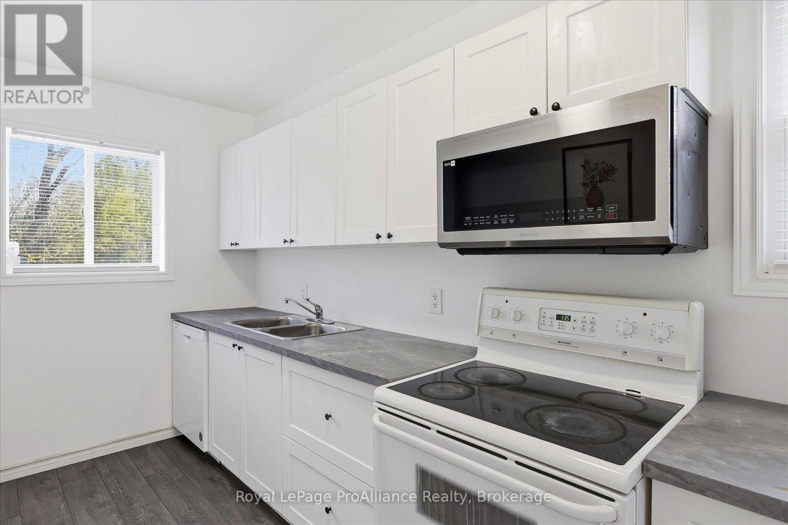 1310 Clonsilla Avenue, Peterborough (Town Ward 3), Ontario  K9J 5Z2 - Photo 17 - X14128330