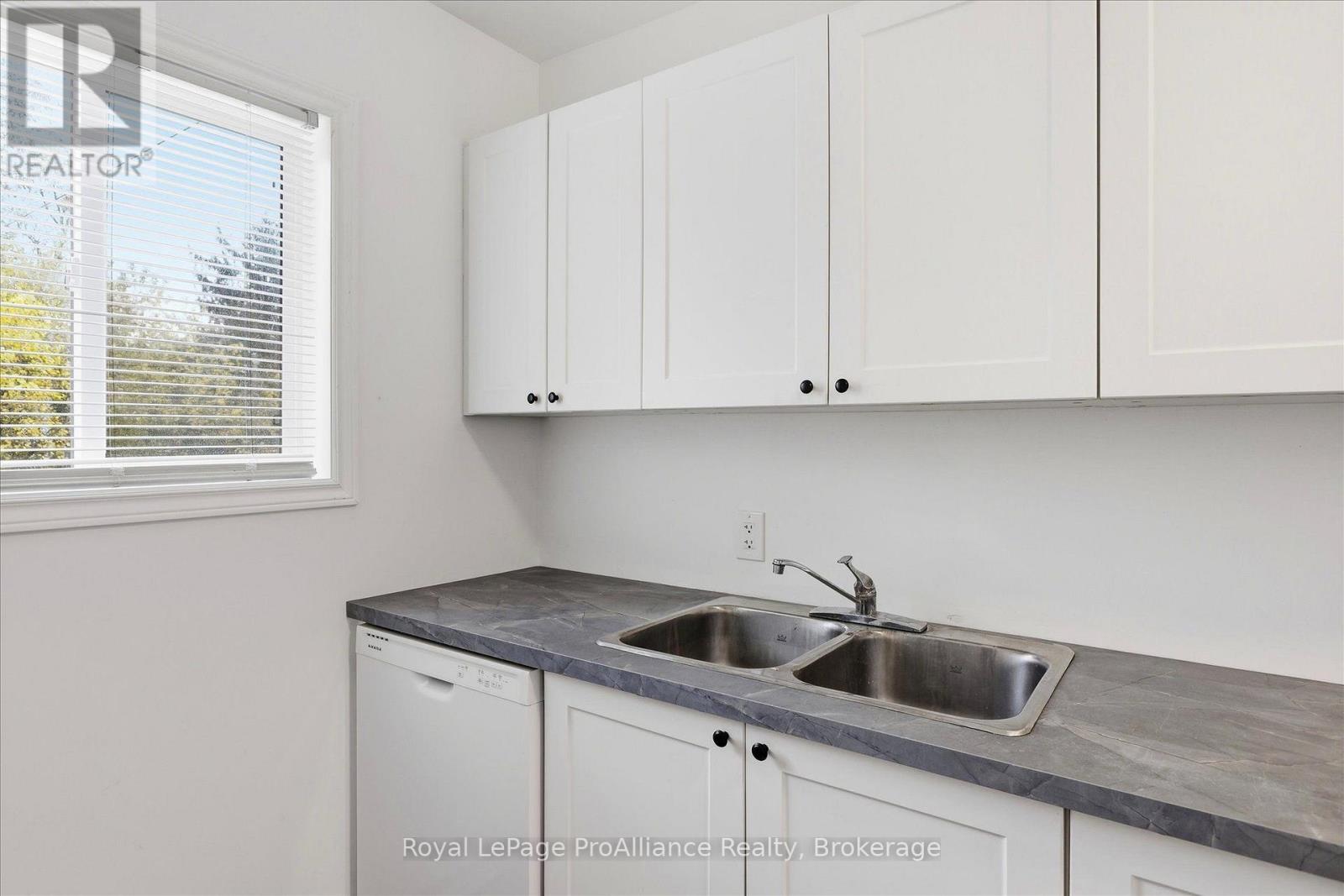 1310 Clonsilla Avenue, Peterborough (Town Ward 3), Ontario  K9J 5Z2 - Photo 18 - X14128330