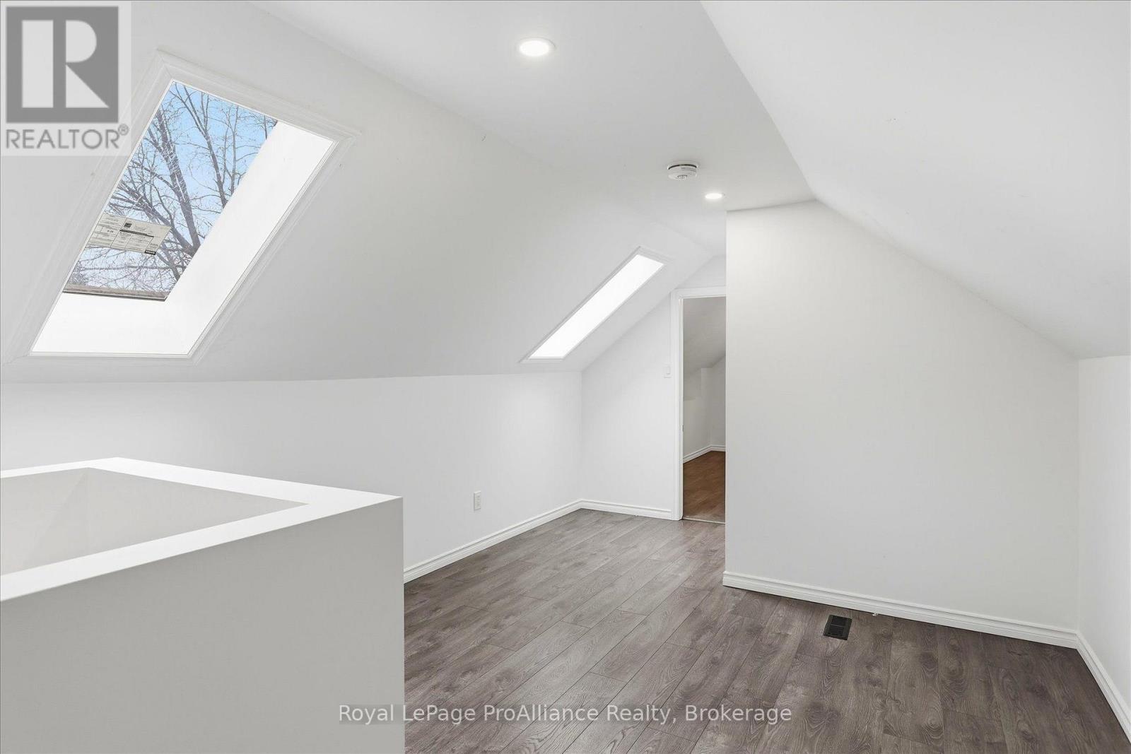 1310 Clonsilla Avenue, Peterborough (Town Ward 3), Ontario  K9J 5Z2 - Photo 30 - X14128330