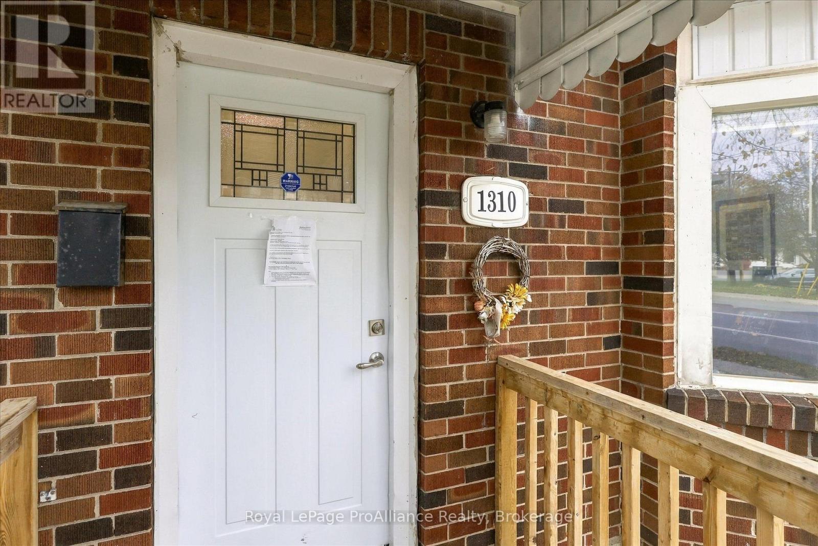 1310 Clonsilla Avenue, Peterborough (Town Ward 3), Ontario  K9J 5Z2 - Photo 4 - X14128330