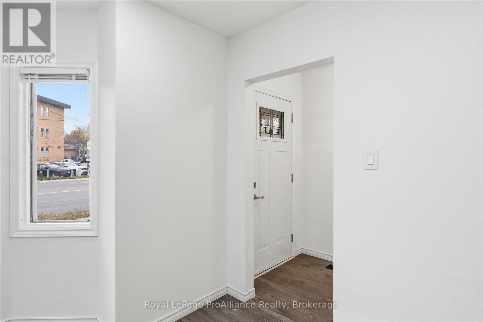 1310 Clonsilla Avenue, Peterborough (Town Ward 3), Ontario  K9J 5Z2 - Photo 6 - X14128330