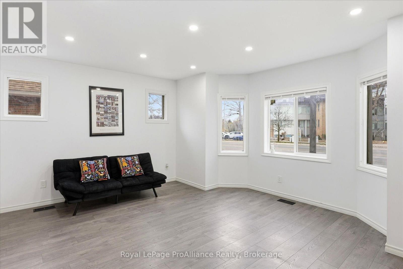 1310 Clonsilla Avenue, Peterborough (Town Ward 3), Ontario  K9J 5Z2 - Photo 7 - X14128330