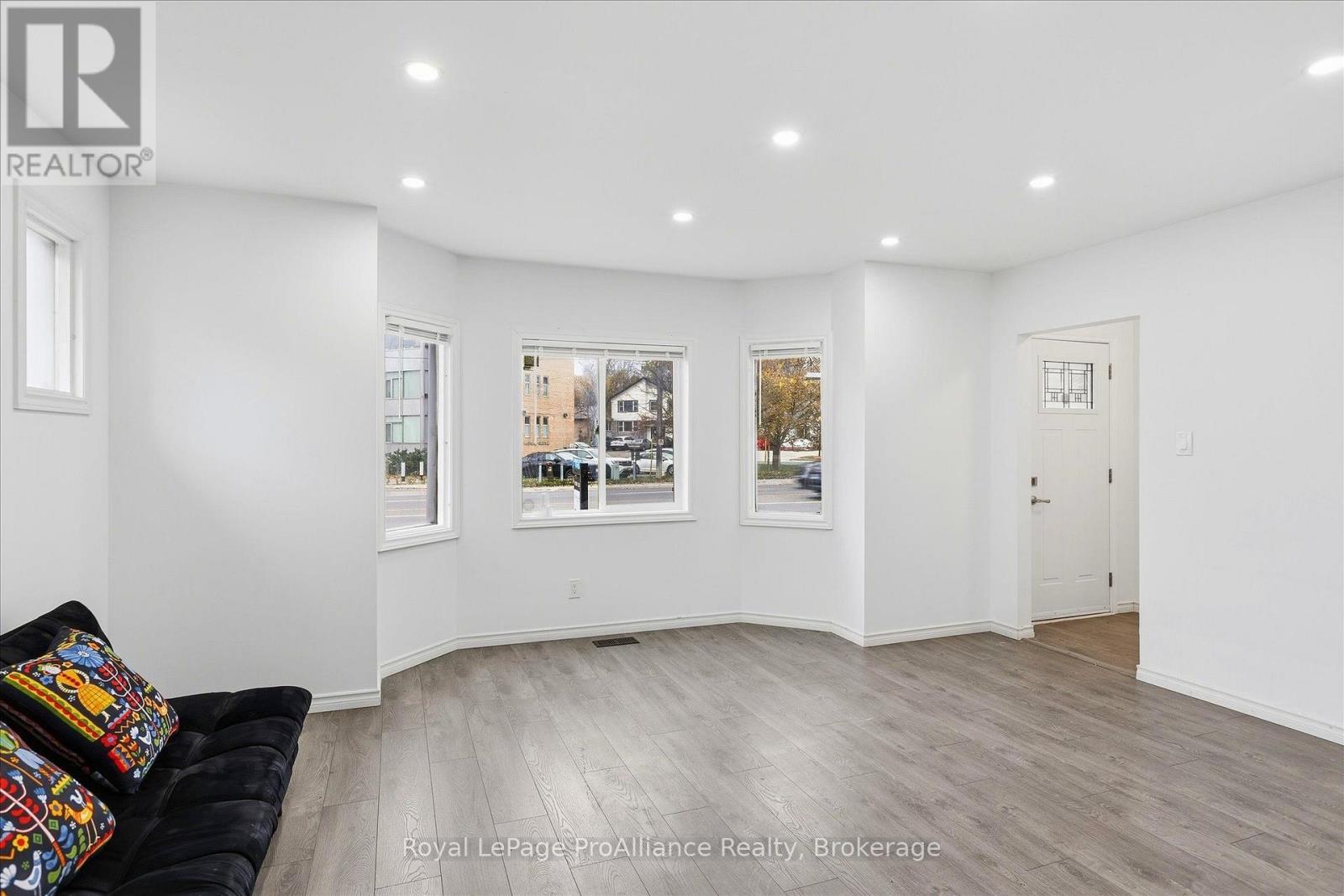 1310 Clonsilla Avenue, Peterborough (Town Ward 3), Ontario  K9J 5Z2 - Photo 8 - X14128330