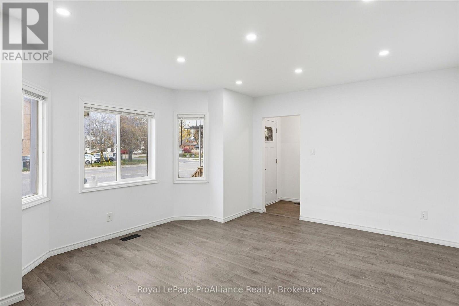 1310 Clonsilla Avenue, Peterborough (Town Ward 3), Ontario  K9J 5Z2 - Photo 9 - X14128330
