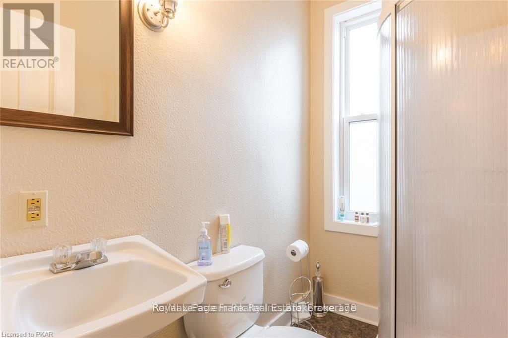 176 Mcdonnel Street, Peterborough (Town Ward 3), Ontario  K9H 2V9 - Photo 9 - X14132580
