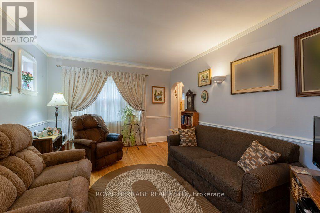 14 Stewart Place, Peterborough (Town Ward 3), Ontario  K9J 3L9 - Photo 3 - X14133130