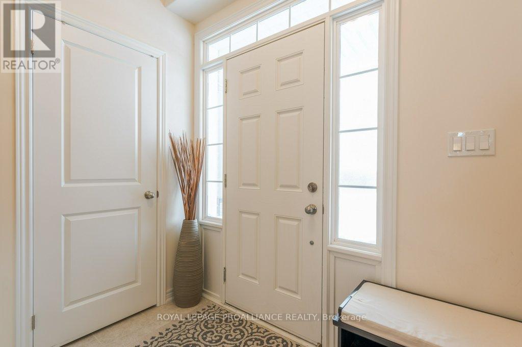 477 Grange Way, Peterborough (Northcrest Ward 5), Ontario  K9H 0H8 - Photo 5 - X14133434