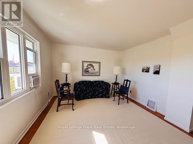 722 Gillespie Avenue, Peterborough (Otonabee Ward 1), Ontario  K9J 4B7 - Photo 3 - X14133724