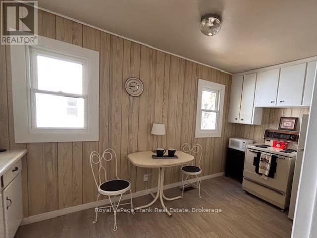 722 Gillespie Avenue, Peterborough (Otonabee Ward 1), Ontario  K9J 4B7 - Photo 9 - X14133724