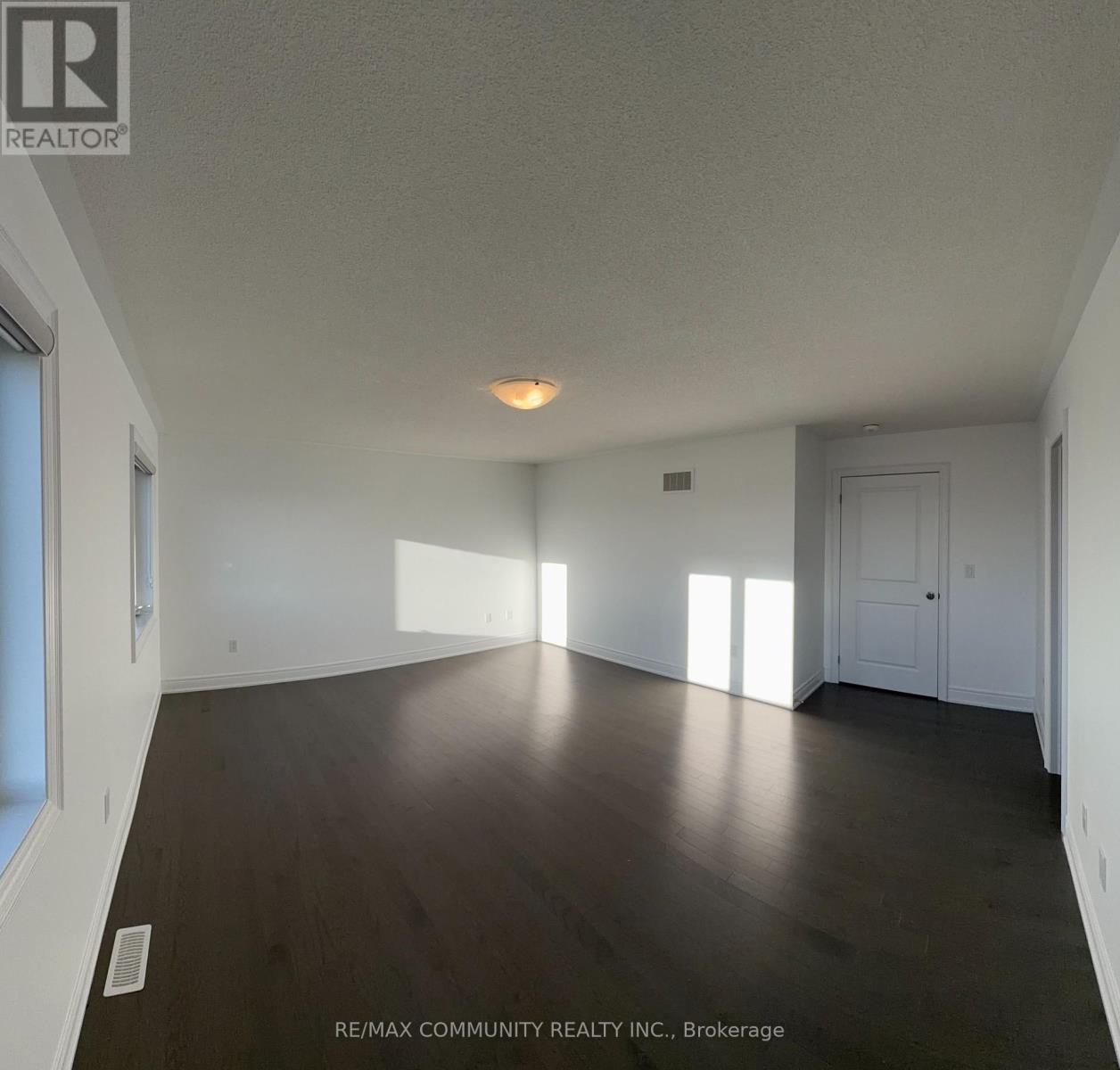 6 Wesley Brooks Street, Clarington (Newcastle), Ontario  L1B 0W4 - Photo 10 - E14134674