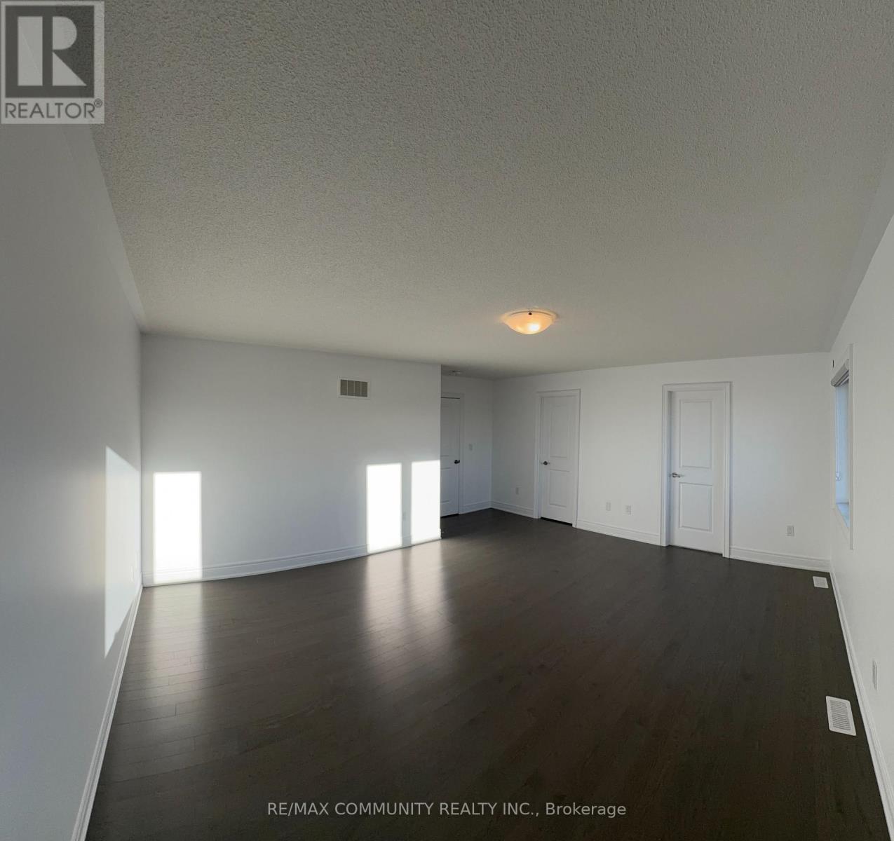 6 Wesley Brooks Street, Clarington (Newcastle), Ontario  L1B 0W4 - Photo 11 - E14134674
