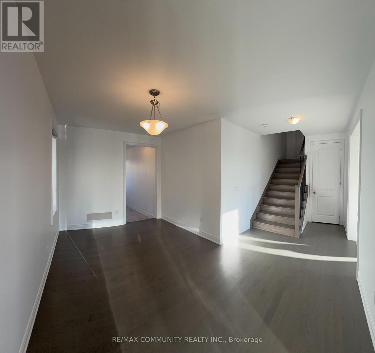 6 Wesley Brooks Street, Clarington (Newcastle), Ontario  L1B 0W4 - Photo 4 - E14134674