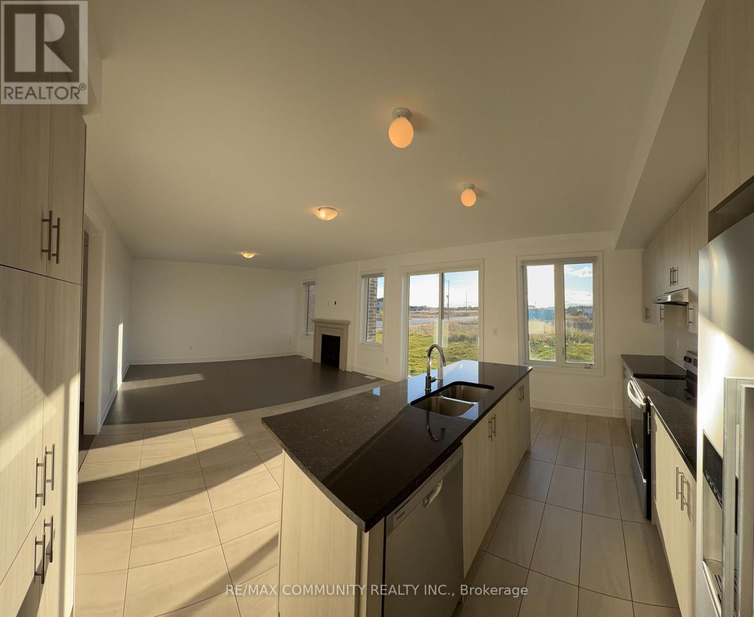 6 Wesley Brooks Street, Clarington (Newcastle), Ontario  L1B 0W4 - Photo 5 - E14134674