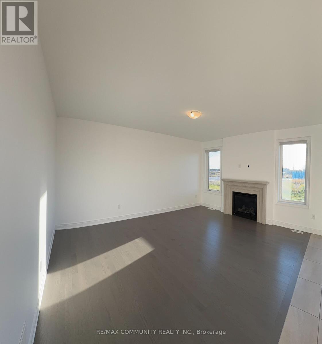 6 Wesley Brooks Street, Clarington (Newcastle), Ontario  L1B 0W4 - Photo 6 - E14134674