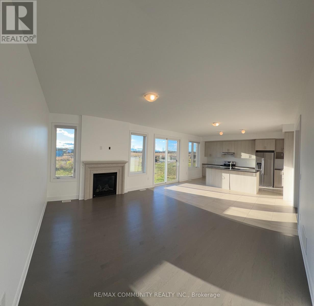 6 Wesley Brooks Street, Clarington (Newcastle), Ontario  L1B 0W4 - Photo 7 - E14134674