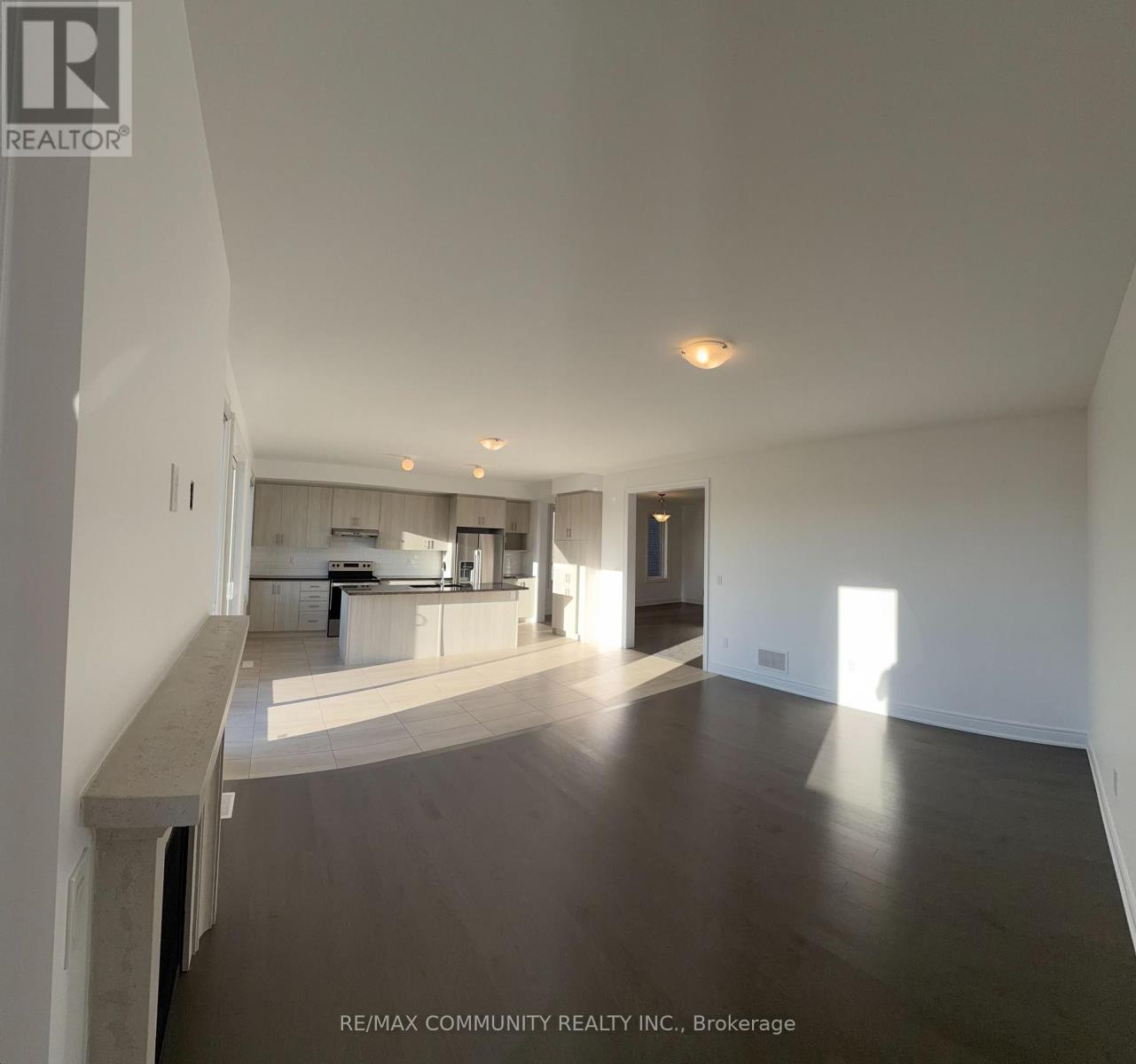 6 Wesley Brooks Street, Clarington (Newcastle), Ontario  L1B 0W4 - Photo 8 - E14134674