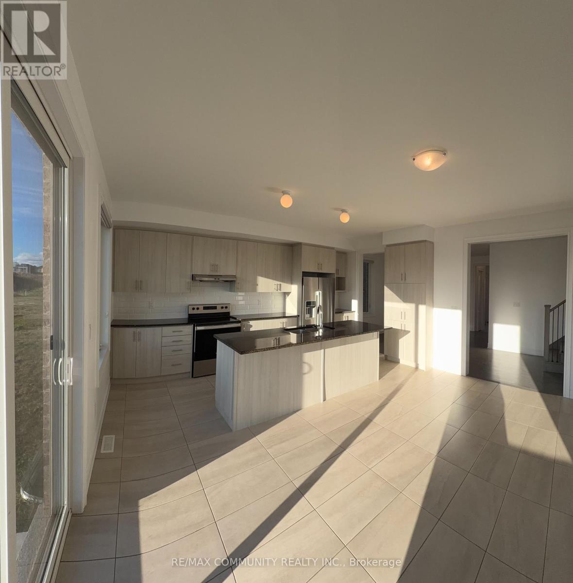 6 Wesley Brooks Street, Clarington (Newcastle), Ontario  L1B 0W4 - Photo 9 - E14134674
