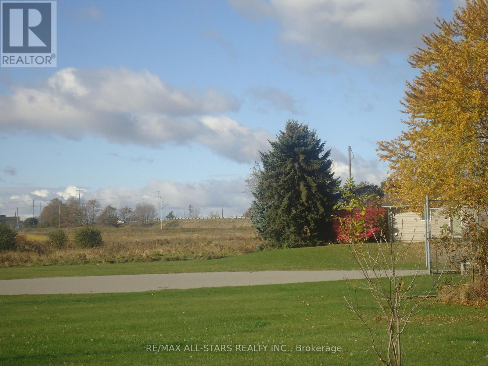 17 Pineridge Court, Clarington (Newcastle), Ontario  L1B 1B9 - Photo 3 - E14135472