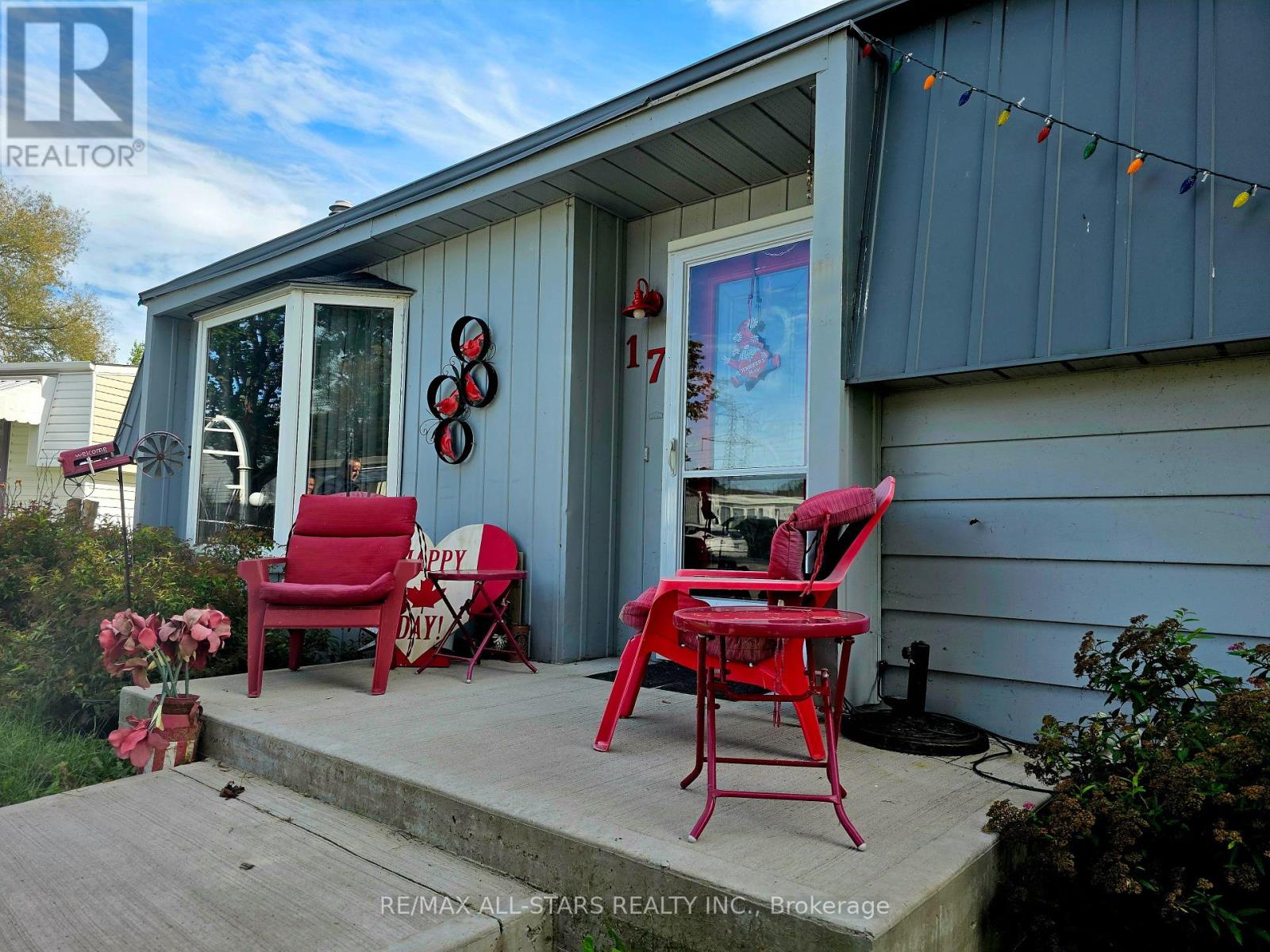 17 Pineridge Court, Clarington (Newcastle), Ontario  L1B 1B9 - Photo 7 - E14135472